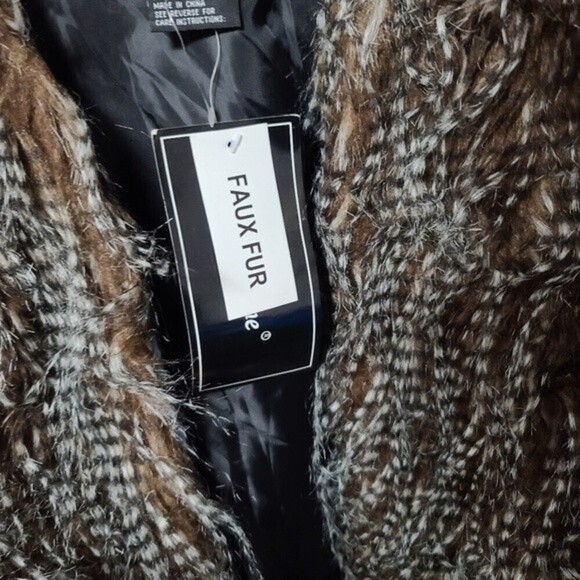 Me Jane Faux Fur Vest NWT S - Picture 5 of 5